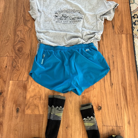Stio bundle Gray T-Shirt and Blue Athletic Shorts Set - Picture 2 of 7